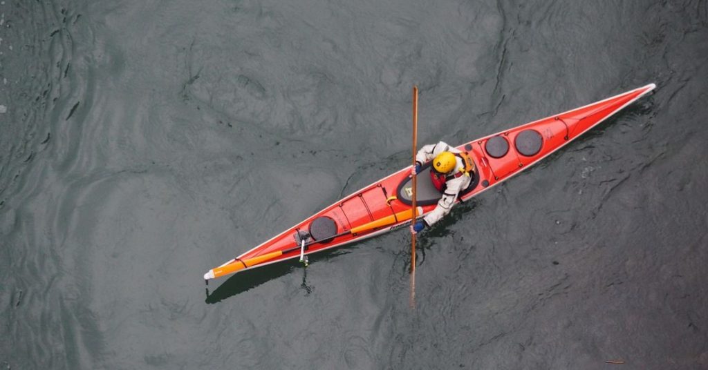 how long does it take to kayak a mile
