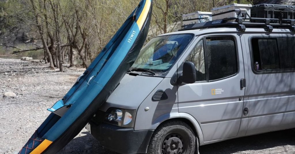 how to carry a kayak on a car