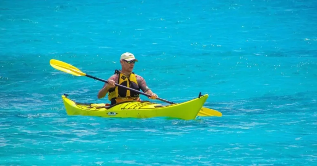 how many calories does kayaking burn